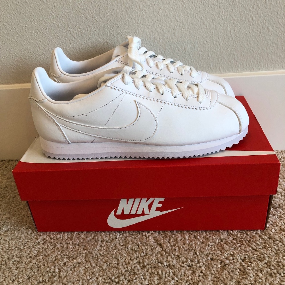 NIKE SNEAKERS